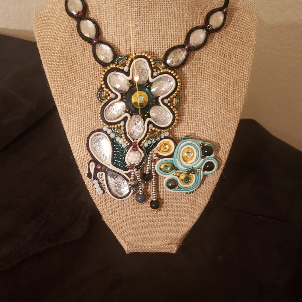 Soutache flower shaped necklace